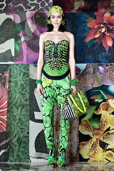 Look 19